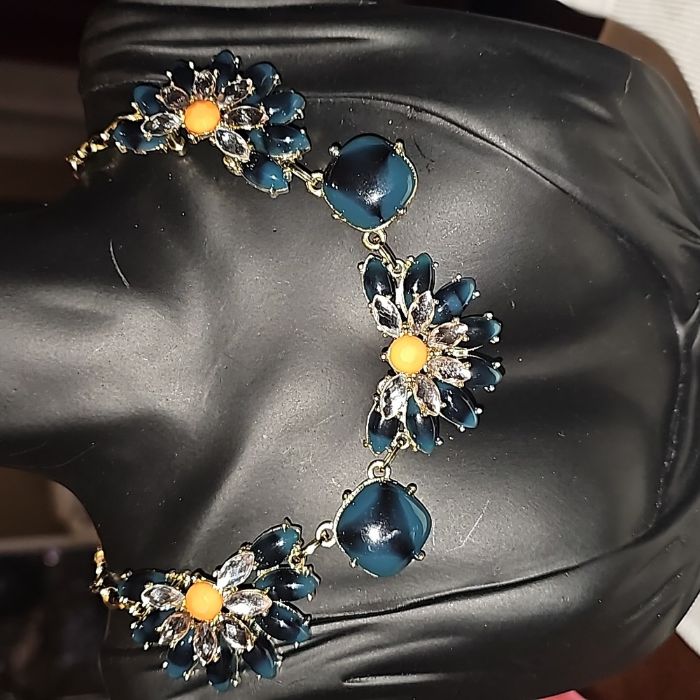 J. CREW Bib Necklace - Picture 3 of 4